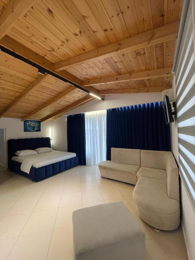 Qeparo Napolon Complex Hotel ภายนอก รูปภาพ