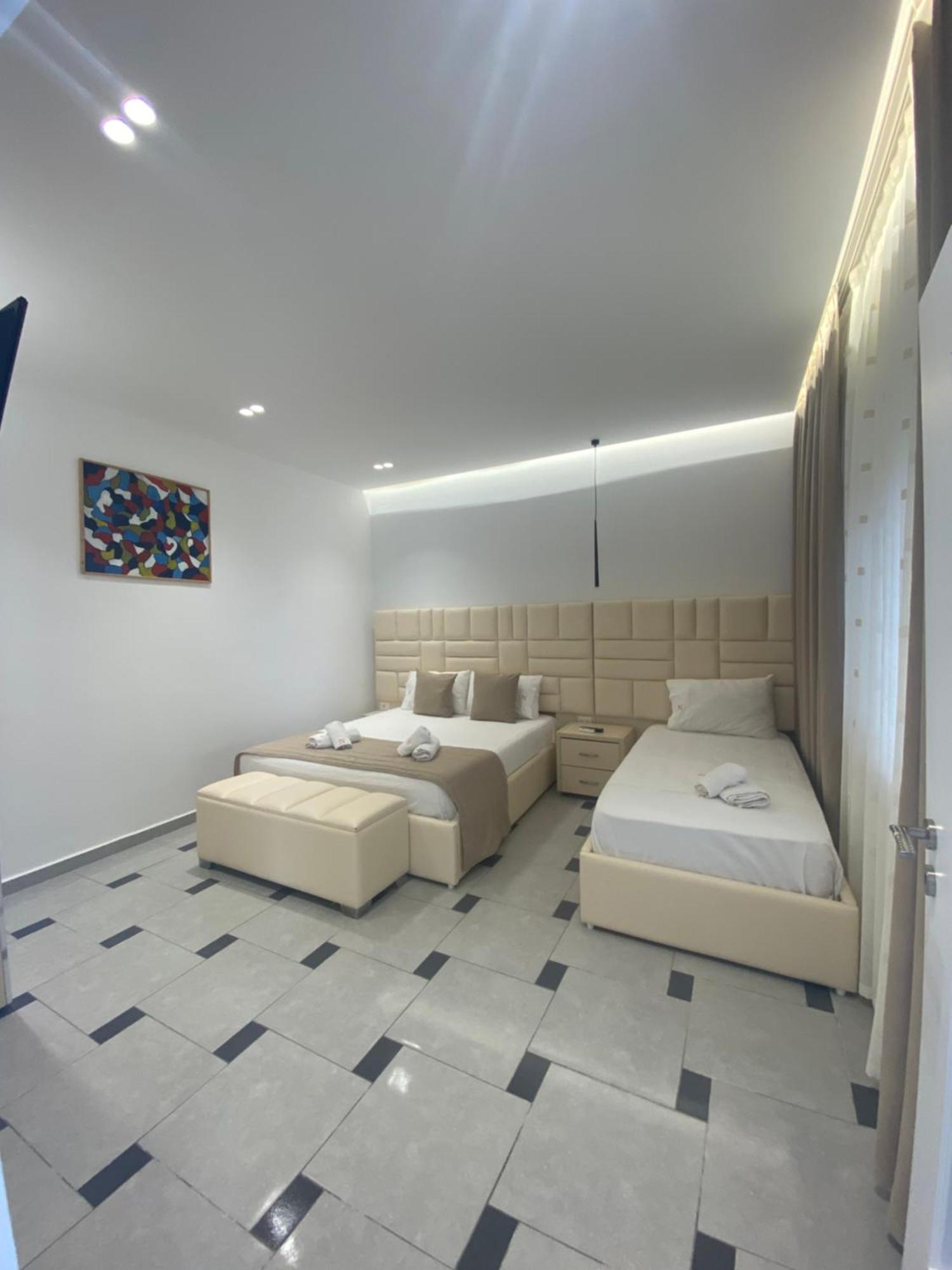 Qeparo Napolon Complex Hotel ภายนอก รูปภาพ