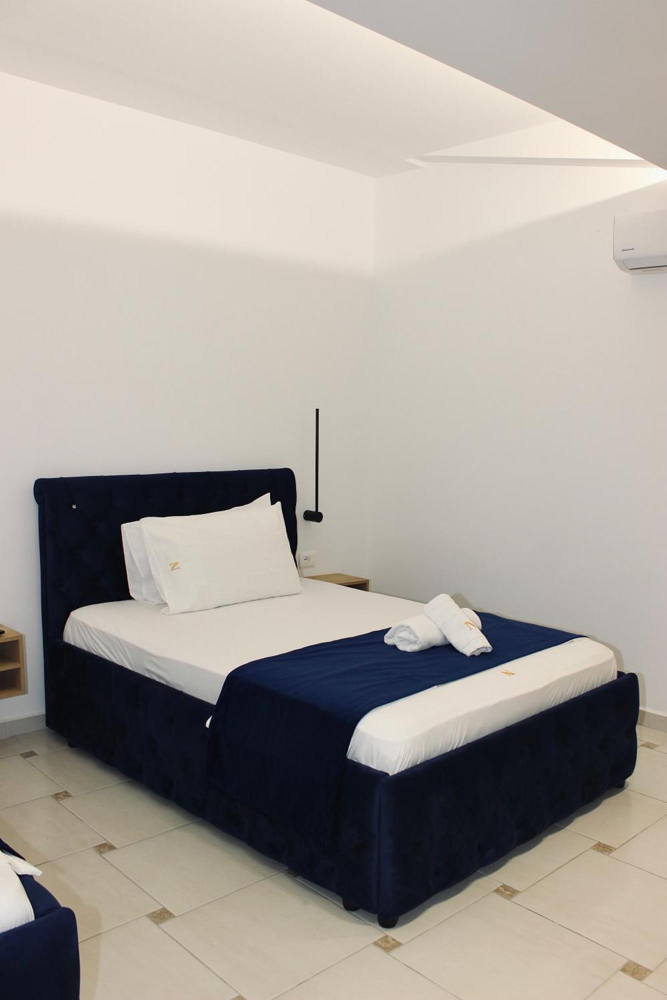 Qeparo Napolon Complex Hotel ภายนอก รูปภาพ