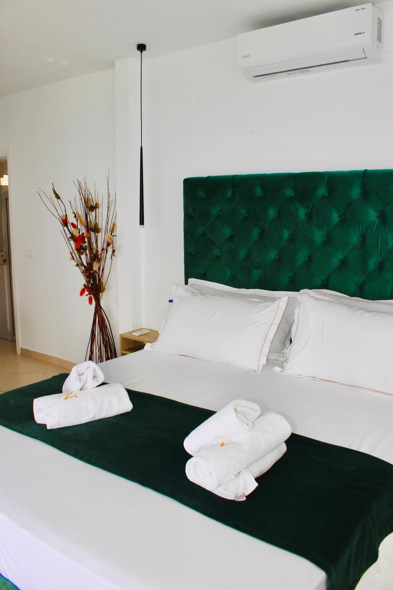 Qeparo Napolon Complex Hotel ภายนอก รูปภาพ